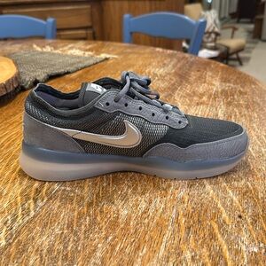 New in box Nike SB PS8